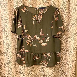 FLORAL DRESS SHIRT. ONLY WORN ONCE!